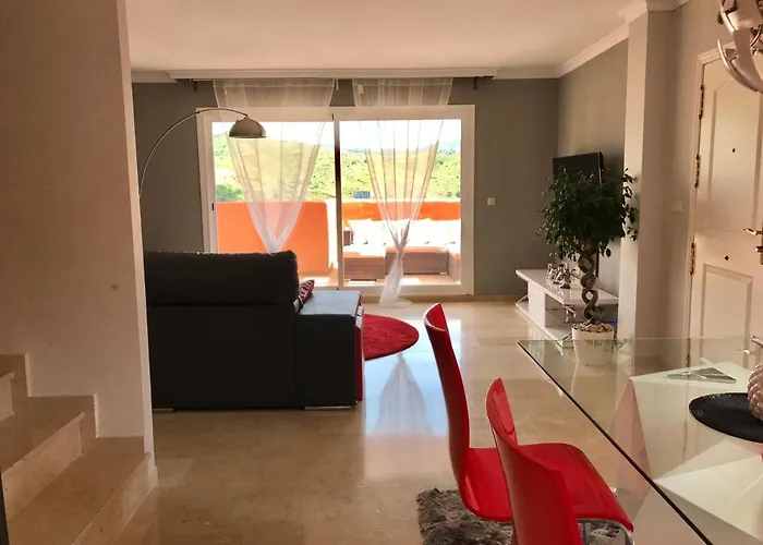 The Elviria Penthouse, アパート *